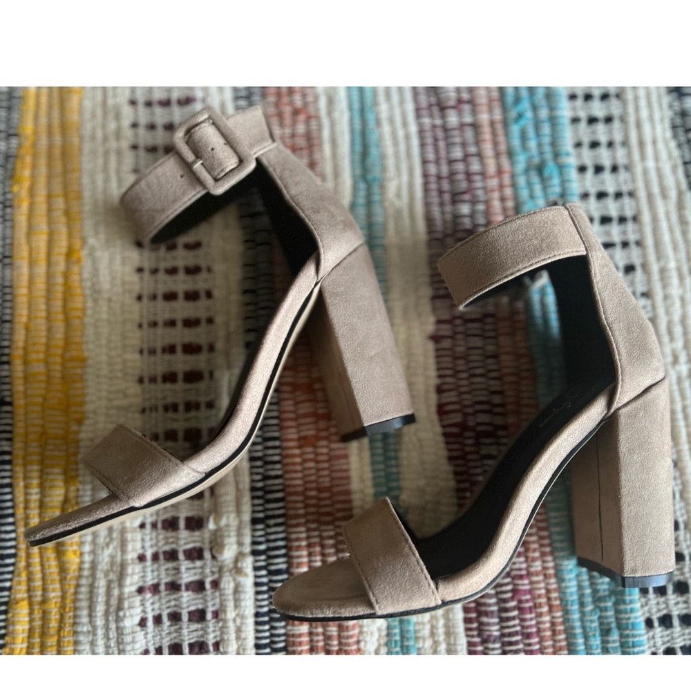 NWOT Light Brown Heels